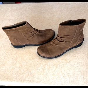 Clarks Women’s Brown Leather Boots 8.5